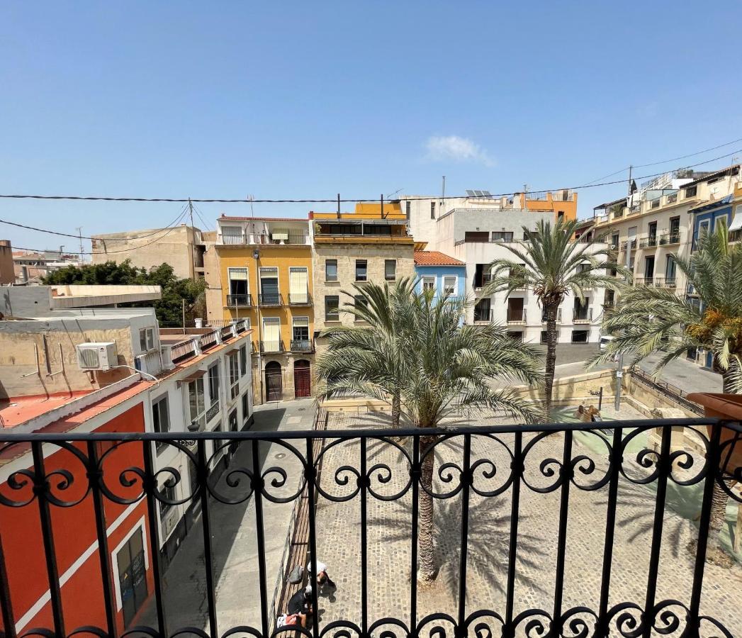 Edificio Amarillo En El Barrio Διαμέρισμα Αλικάντε Εξωτερικό φωτογραφία