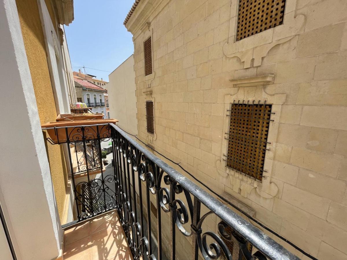 Edificio Amarillo En El Barrio Διαμέρισμα Αλικάντε Εξωτερικό φωτογραφία
