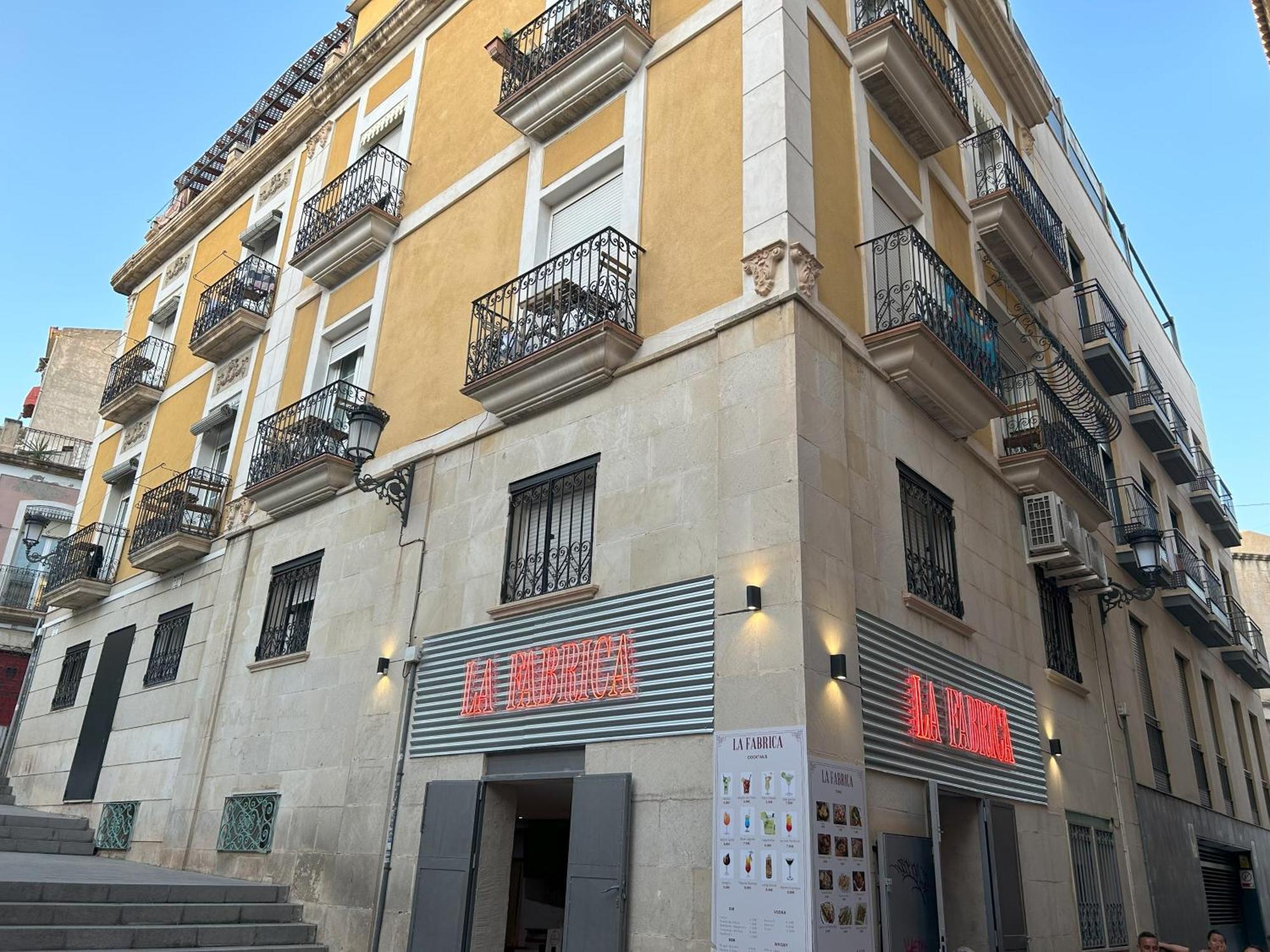 Edificio Amarillo En El Barrio Διαμέρισμα Αλικάντε Εξωτερικό φωτογραφία