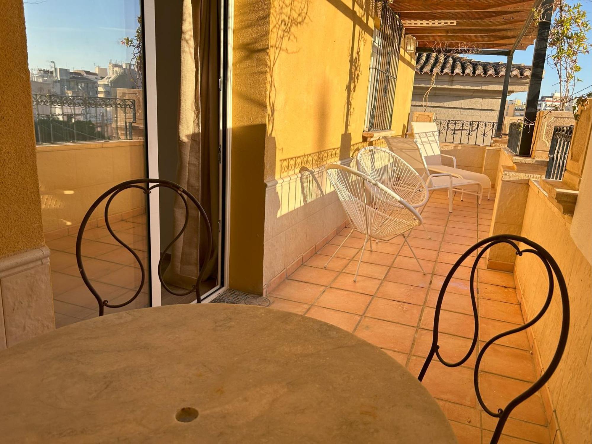 Edificio Amarillo En El Barrio Διαμέρισμα Αλικάντε Εξωτερικό φωτογραφία