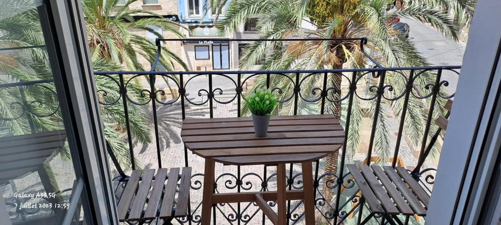 Edificio Amarillo En El Barrio Διαμέρισμα Αλικάντε Εξωτερικό φωτογραφία