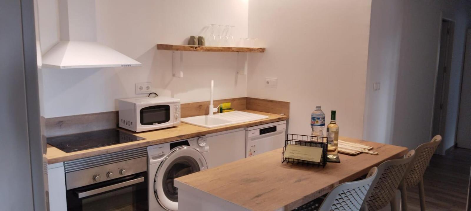 Edificio Amarillo En El Barrio Διαμέρισμα Αλικάντε Εξωτερικό φωτογραφία