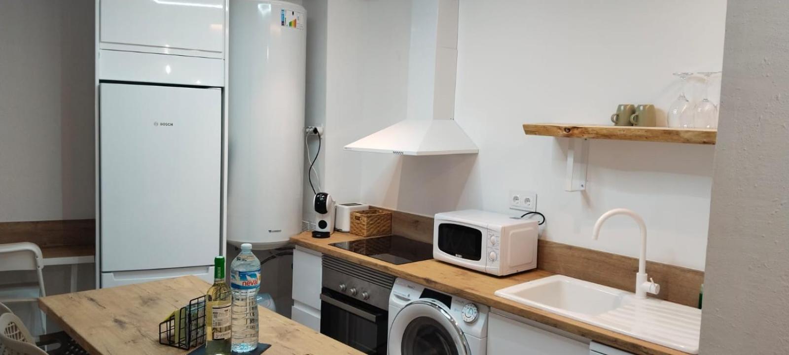 Edificio Amarillo En El Barrio Διαμέρισμα Αλικάντε Εξωτερικό φωτογραφία
