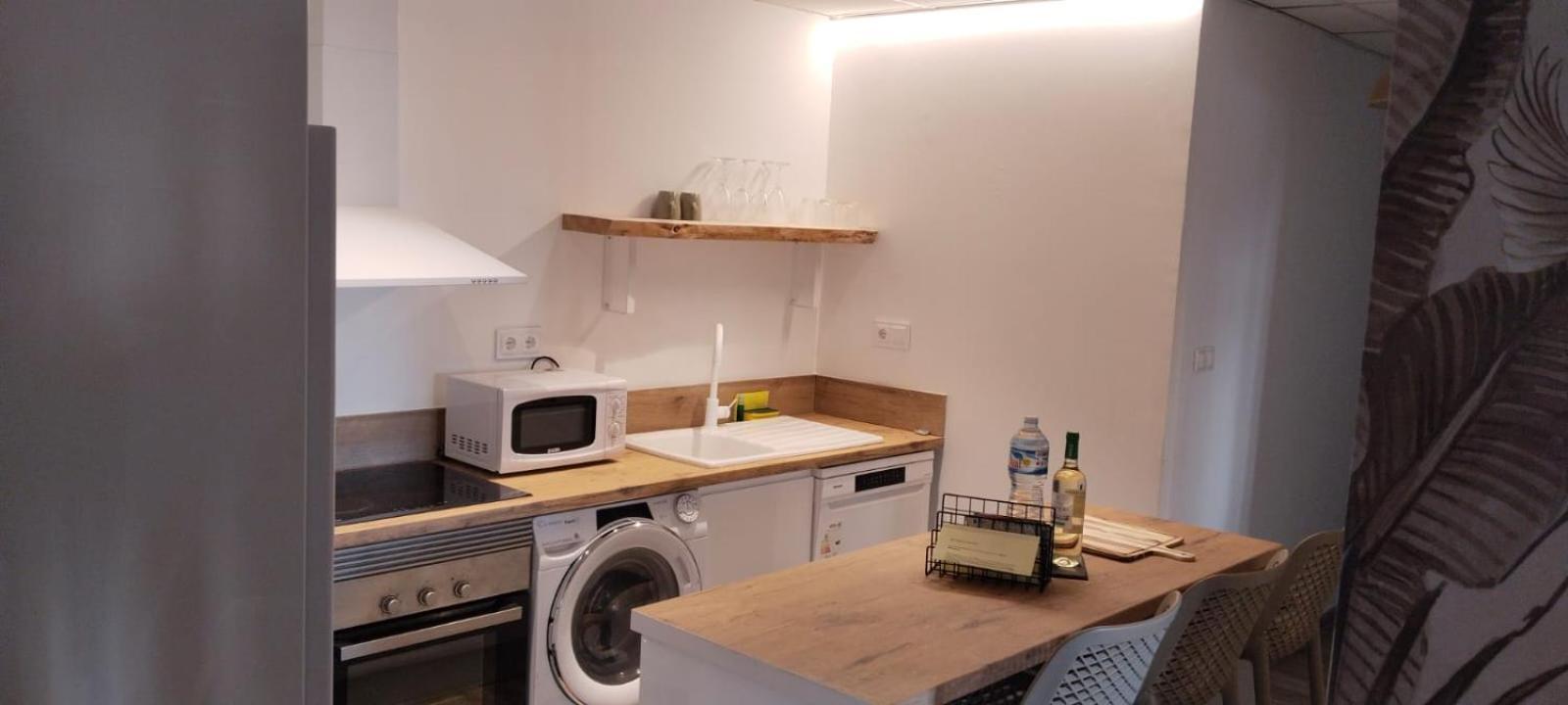 Edificio Amarillo En El Barrio Διαμέρισμα Αλικάντε Εξωτερικό φωτογραφία