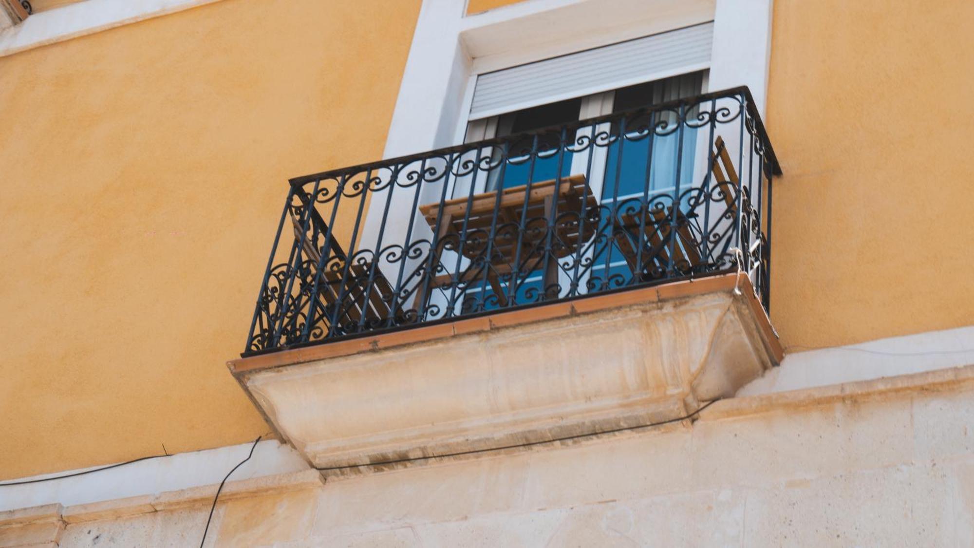 Edificio Amarillo En El Barrio Διαμέρισμα Αλικάντε Εξωτερικό φωτογραφία