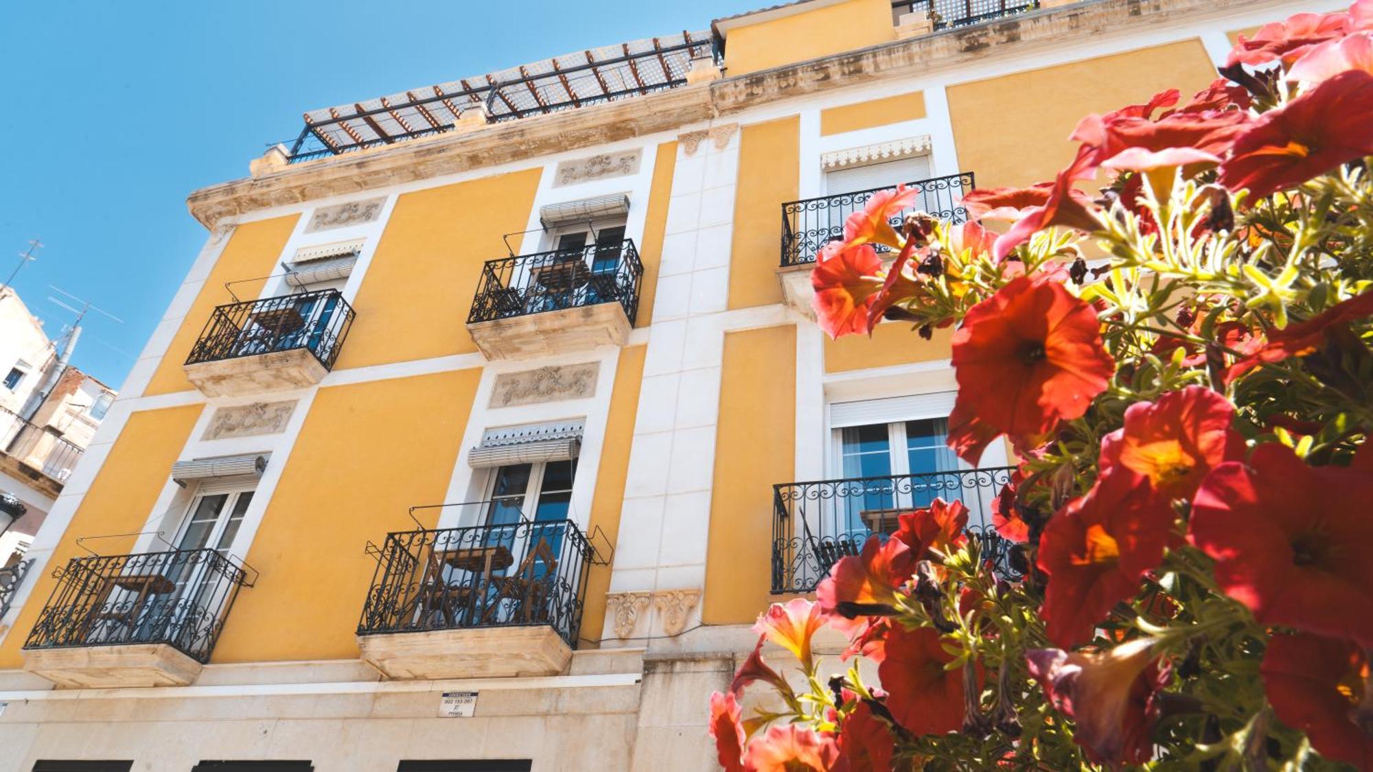 Edificio Amarillo En El Barrio Διαμέρισμα Αλικάντε Εξωτερικό φωτογραφία
